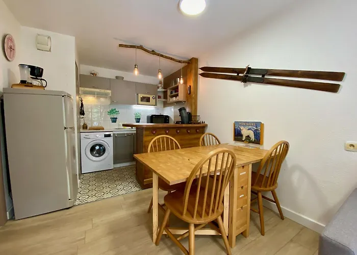 Charmant Logement De Plein Pied Avec Piscine 2*