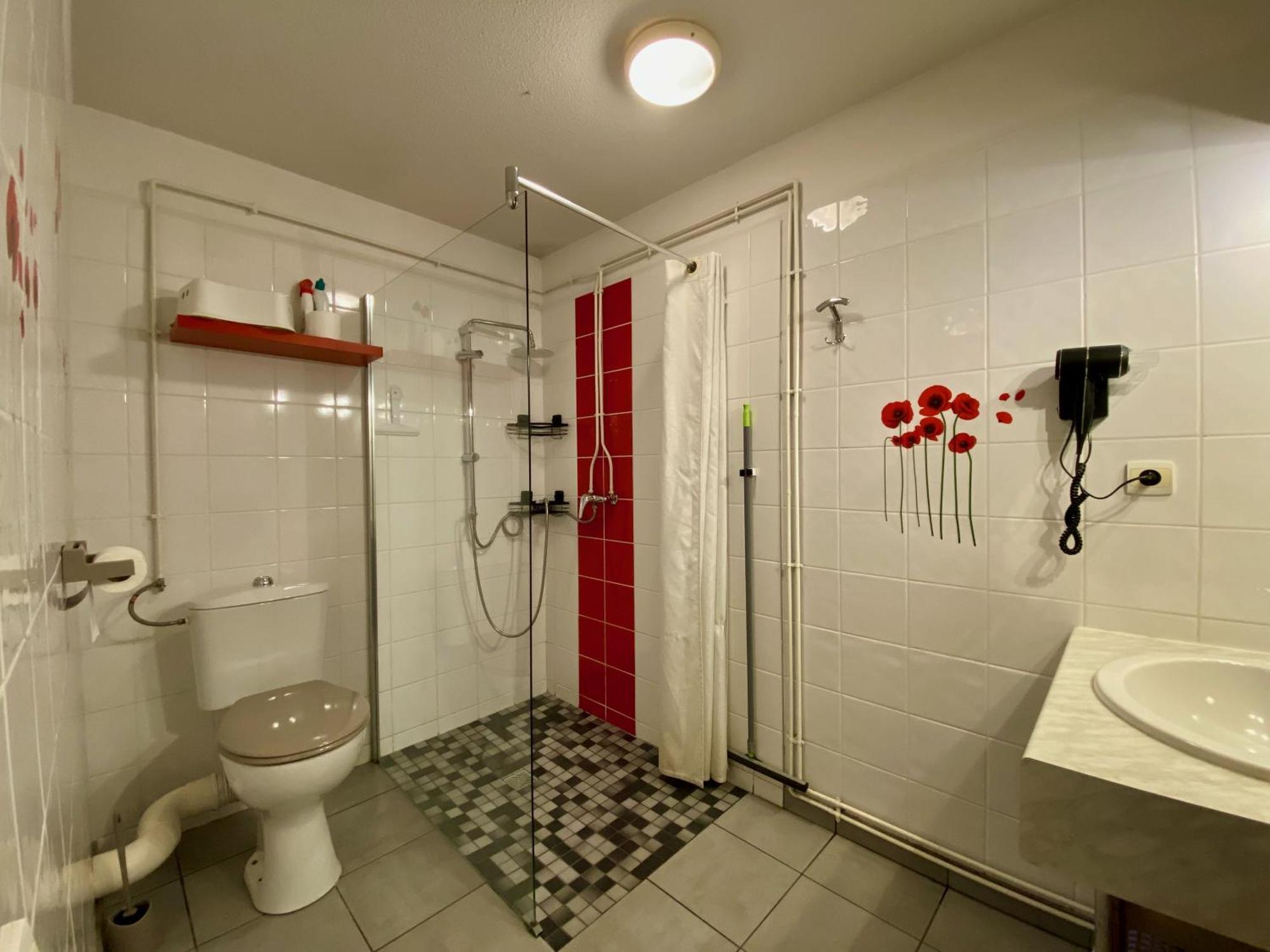 Apartment De Plein Pied Avec Piscine 2* *